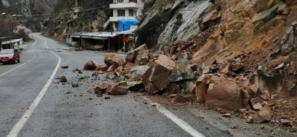 “TAŞ YERİNDE AĞIRDIR”. SESİMİ DUYAN VAR MI ?