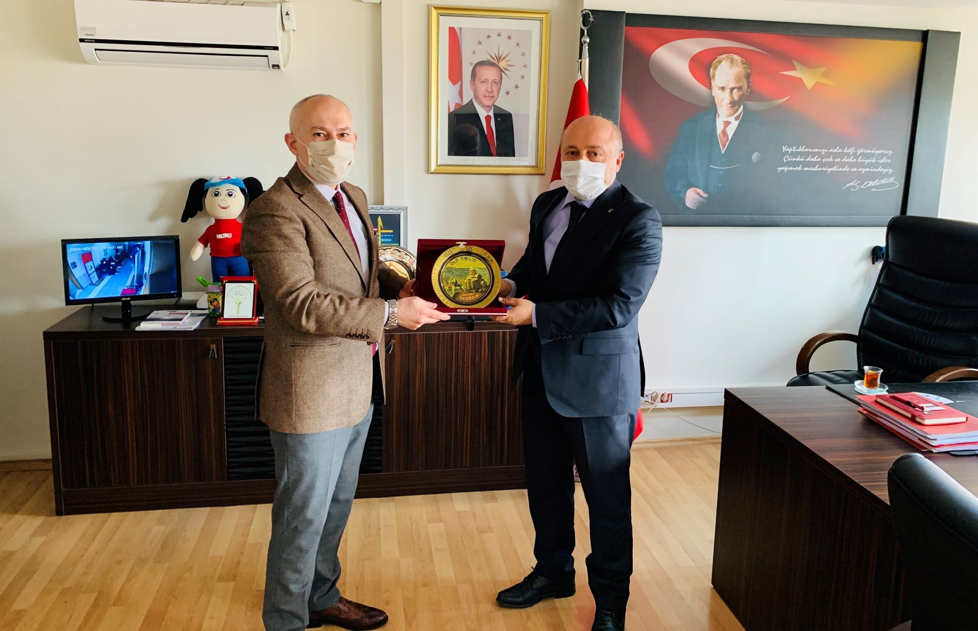 Gürcistan Trabzon Başkonsolosu Gela Japaridze İçişleri Bakanlığı Trabzon İl Göç İdaresi Müdürü  Ramazan Talifoğlu ile görüştü