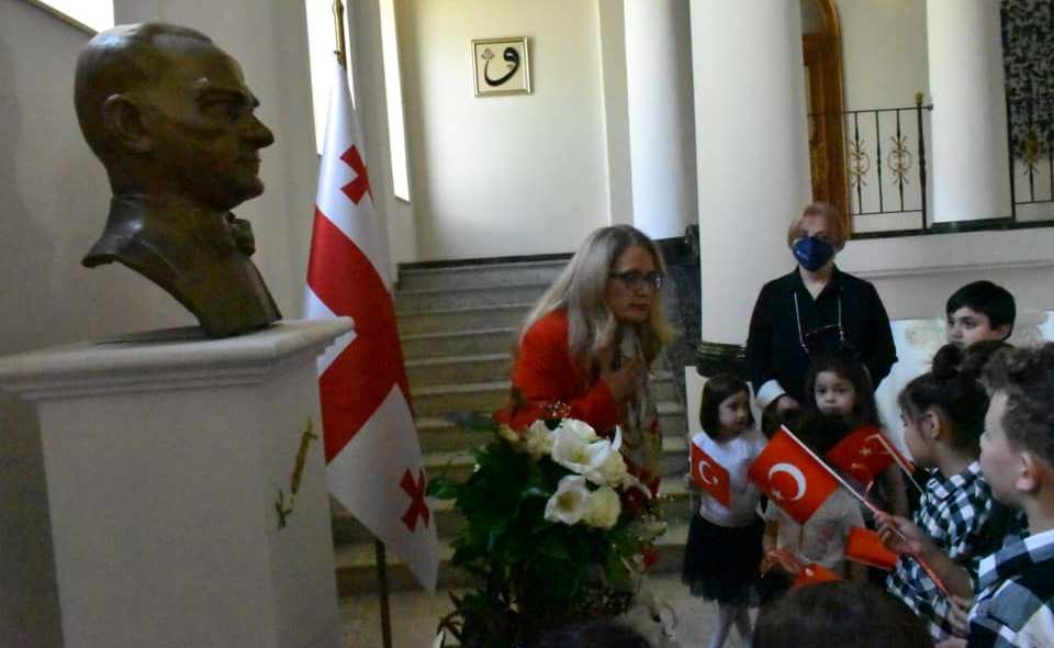 Tiflis'te 23 Nisan Kutlaması