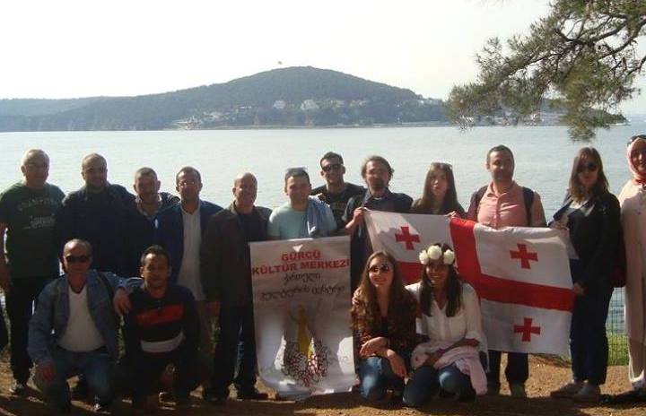 ÇİFTE VATANDAŞLIK KONUSUNDA DESTEK VE UYARI