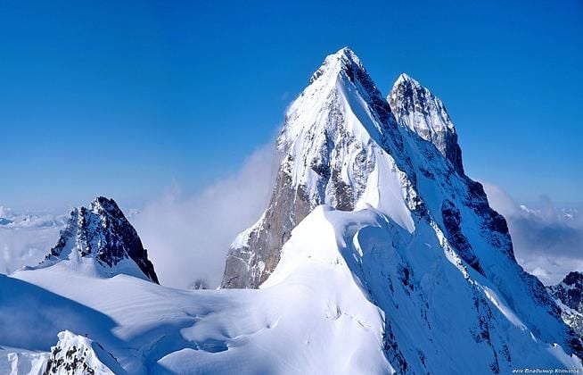 Dato MAĞRADZE/ Taşra/Türkçesi: Hasan Çelik