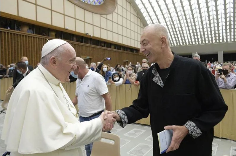 Dato Mağradze:Yeni ideolojiler doğru ile yanlışı ayırt etme yeteneğini engelliyor