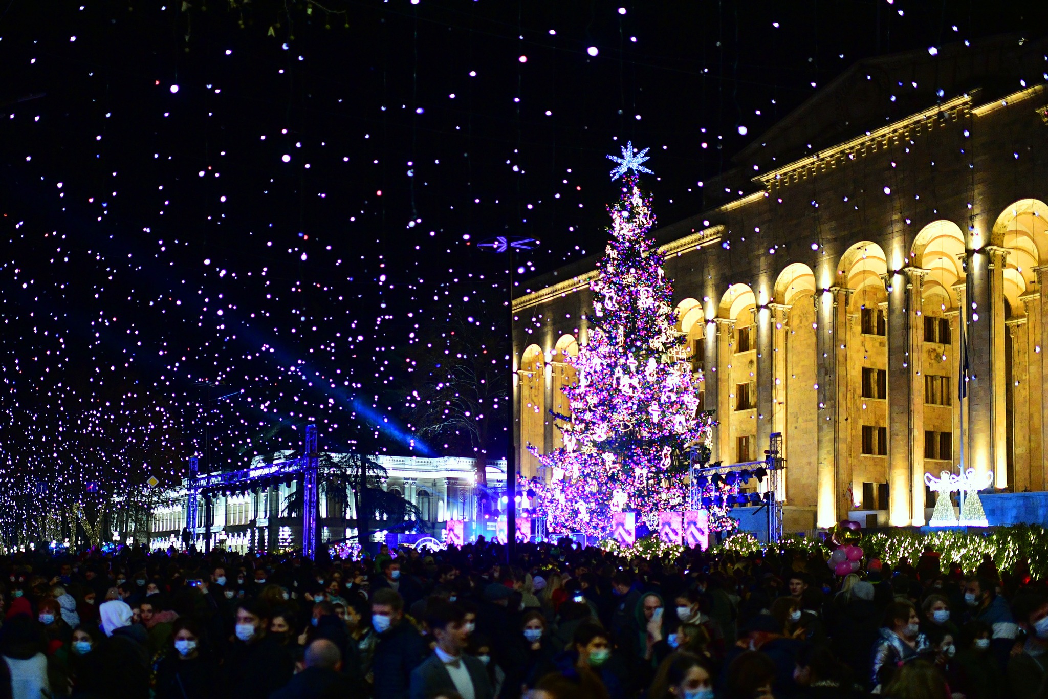 Tiflis Ana Noel Ağacı Yakıldı