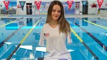 ეს მშვენიერი 19 წლის თურქი მოცურავე გოგონა Sümeyye Boyacı