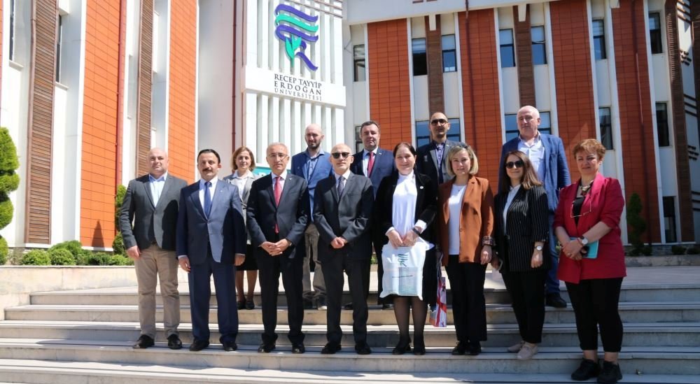 Gürcistan Parlamentosu Ilia Çavçavadze Milli Kütüphanesi ve Recep Tayyıp Erdoğan Üniversitesi  arasında bilimsel İşbirliği anlaşması...