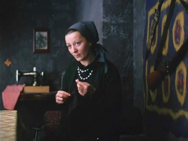 ზეინაბ ბოცვაძე:იგი წარმოადგენდა შესანიშნავ ქართველ მსახიობ ქალს,ქართული კინოსა და თეატრისა.ბავშვობა და შემდეგ მთელი ცხოვრება მთაწმინდაზე გაატარა