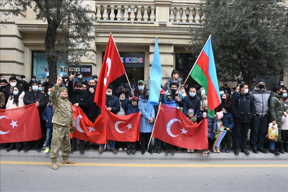 Azerbaycan Karabağ Zaferi'nin Kutladı