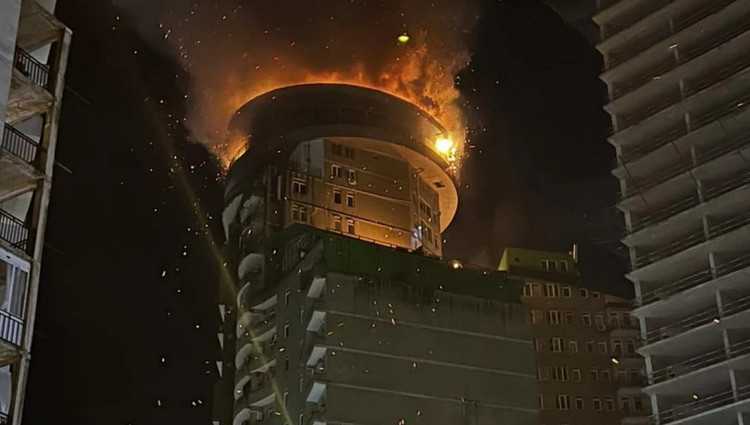 Batum'da Gökdelen Yangını!