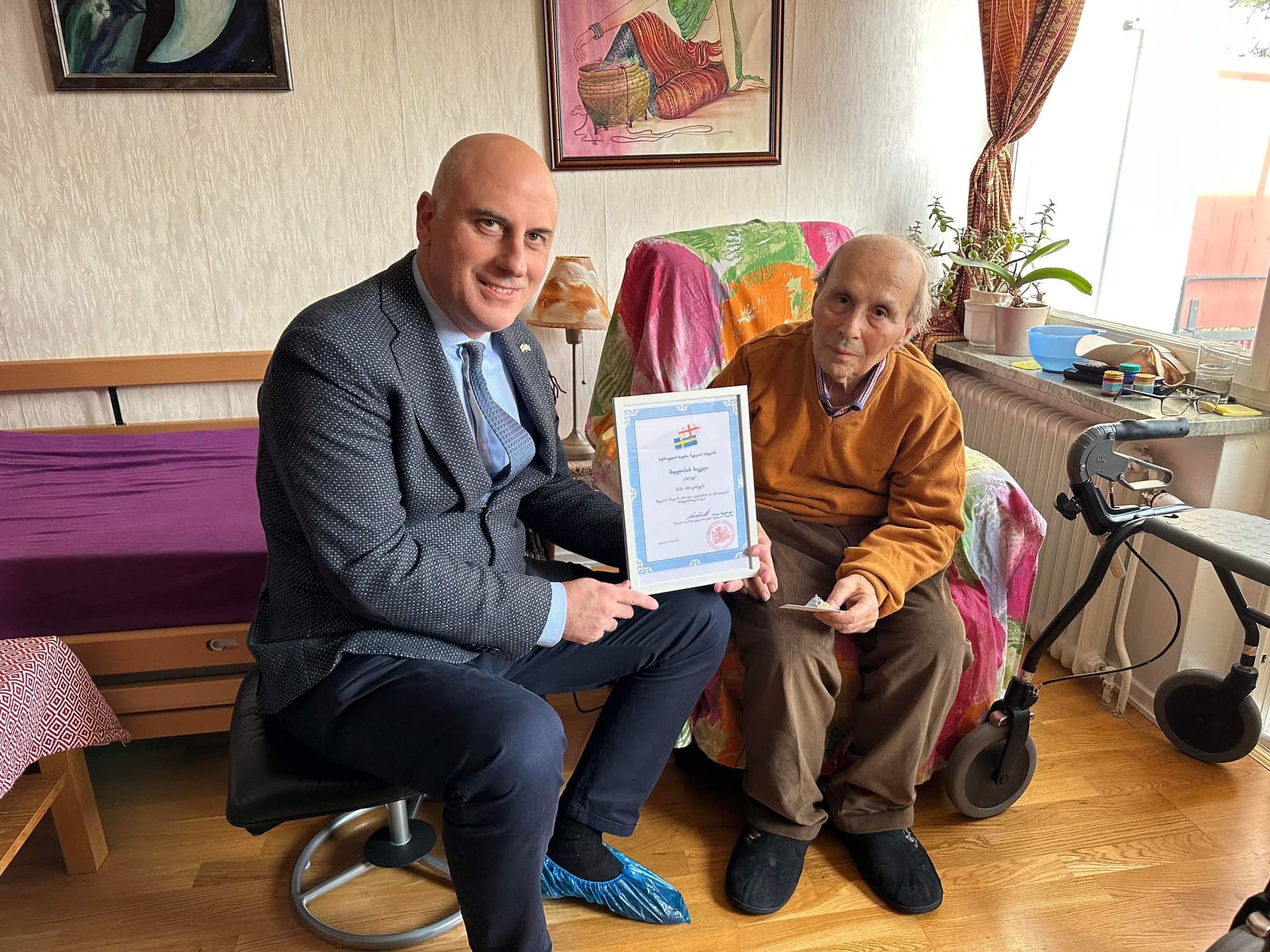 Nino Okrostsvaridze:  İsveçte'ki Gürcistan Büyükelçisi İrakli Khutsurauli Shalva Tevzadze’ye geçmiş olsun ziyaretinde bulundu