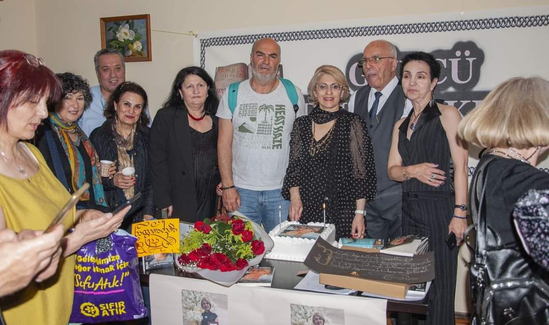 Eşref Yılmaz: İKİ DİLLİ KİTAP