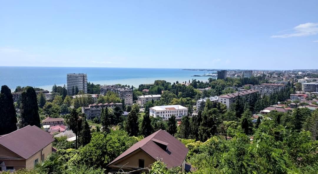 Kakha Kvashilava: ბაგრატის მთიდან გადაღებული სოხუმის ფოტო