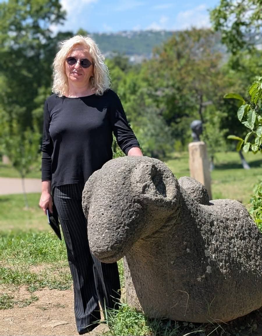 მზია სალვარიძე:    უქმე