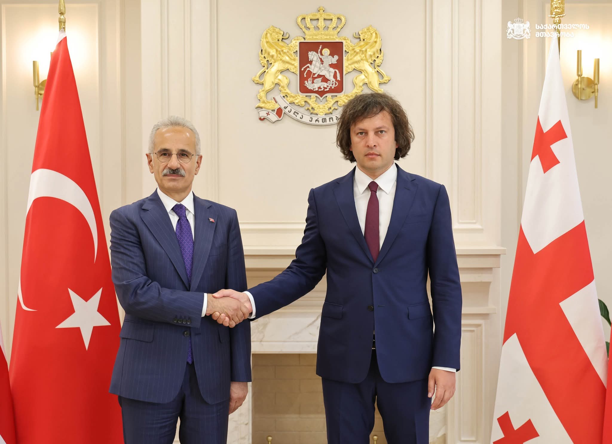 Babakan Irakli Kobakhidze, Ulaştırma  Bakanı Abdulkadir Uraloğlu ile bir araya geldi