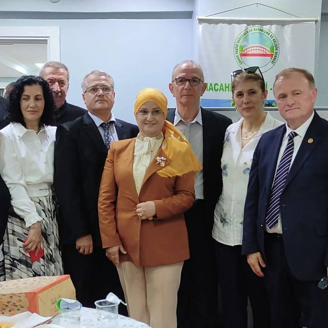 Hasibe Özkan: DEDA ENA 13 YAŞINDA…       (დედა ენა)