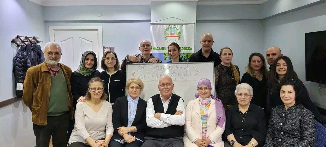 Hasibe Özkan: 14 Nisan Deda Ena Günü Dernekte Kursiyerlerle Kutlandı❤️🌺