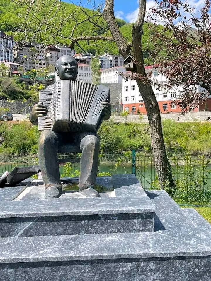 Sami Özcalik: BORÇKA’YA ÇOK YAKIŞTI..