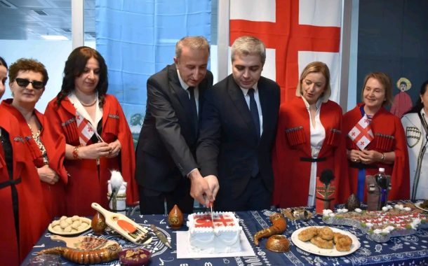 İzmir'de Gürcüce Dil Kursu Sertifikaları Sahiplerini Buldu
