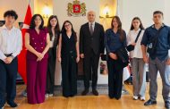 İstanbul'da bulunan Gürcü genç delegeler, Başkonsolos Aleksandre Jishkariani ile bir araya geldi