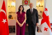 İstanbul'da bulunan Gürcü genç delegeler, Başkonsolos Aleksandre Jishkariani ile bir araya geldi