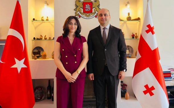 İstanbul'da bulunan Gürcü genç delegeler, Başkonsolos Aleksandre Jishkariani ile bir araya geldi