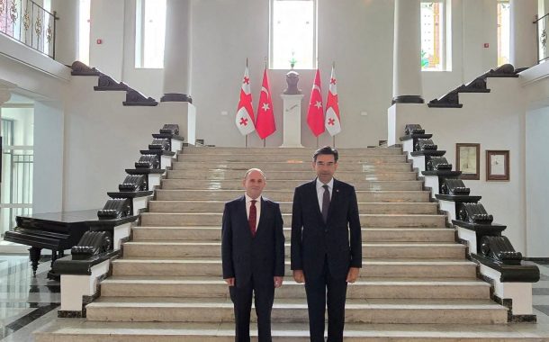 Gürcistan Büyükelçisi Mustafa Türker Ari Batum Başkankosolosluk görevine başlayan Yaşar Ergün ile görüştü