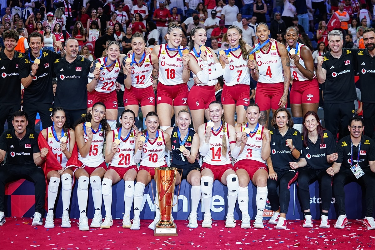 Filenin Sultanları Avrupa’nın Zirvesinde: Türkiye Voleybolda Uçmaya Devam Ediyor! 🇹🇷🏐